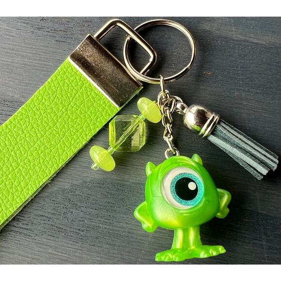 Disney Doorable Mike Wazowski Monsters Inc Keychain New - Picture 1 of 3